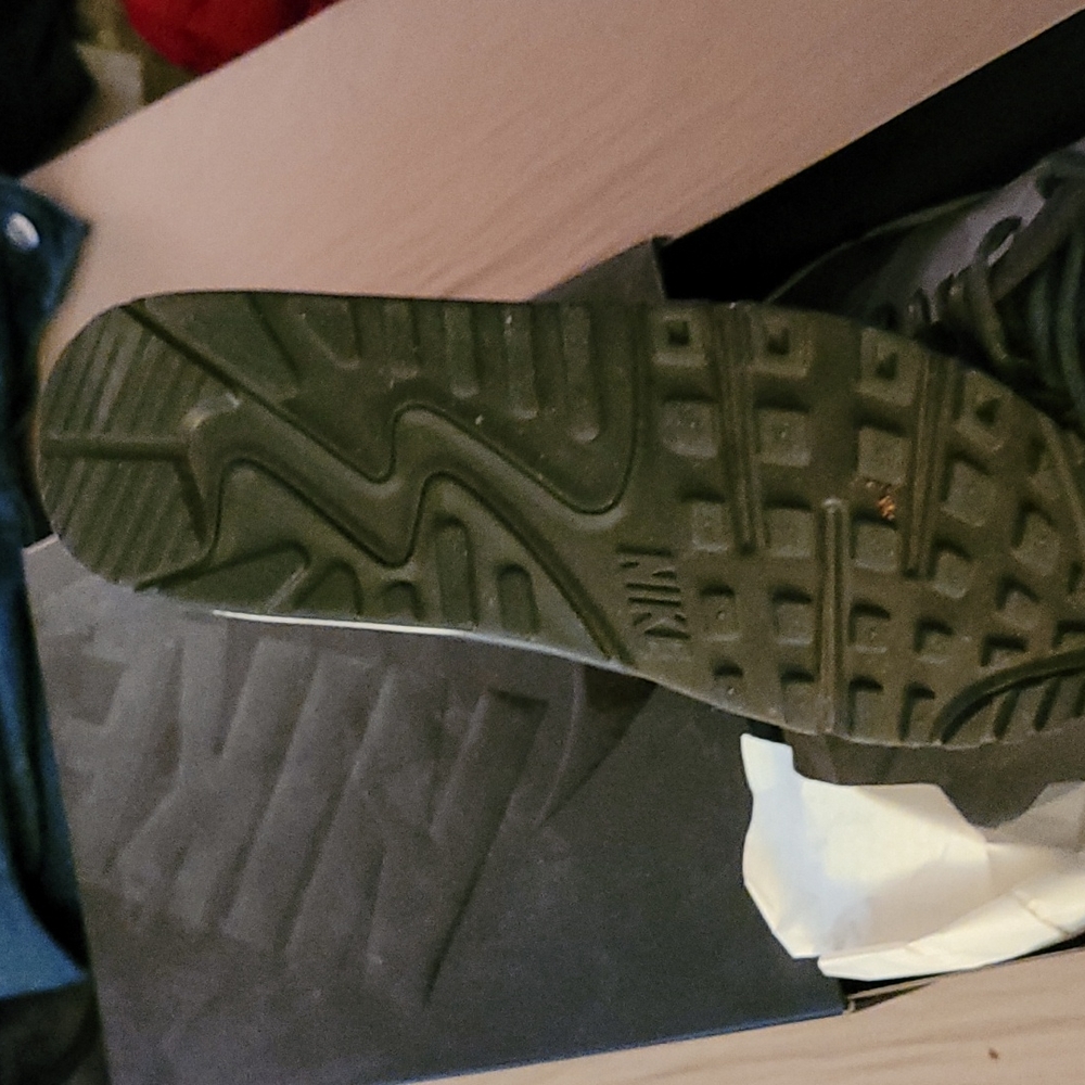 Shoes - Picture 3 of 4